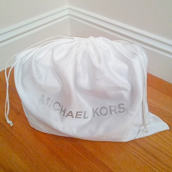 NEW!🌟HP🌟MICHAEL KORS Cece Medium Flap Shoulder Satchel Crossbody - Picture 12 of 12